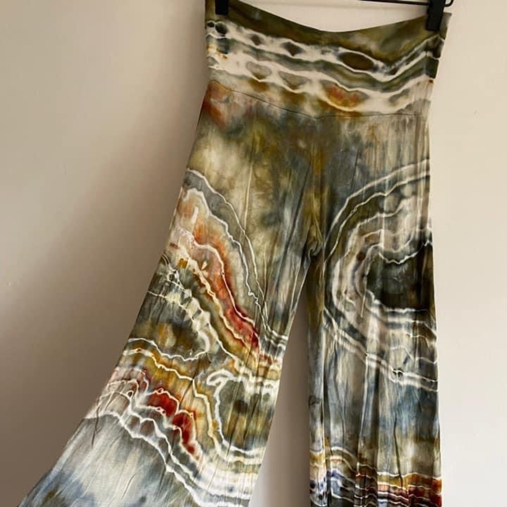 Small Odd Cow Tie Dyes Geode Flare Yoga Pants